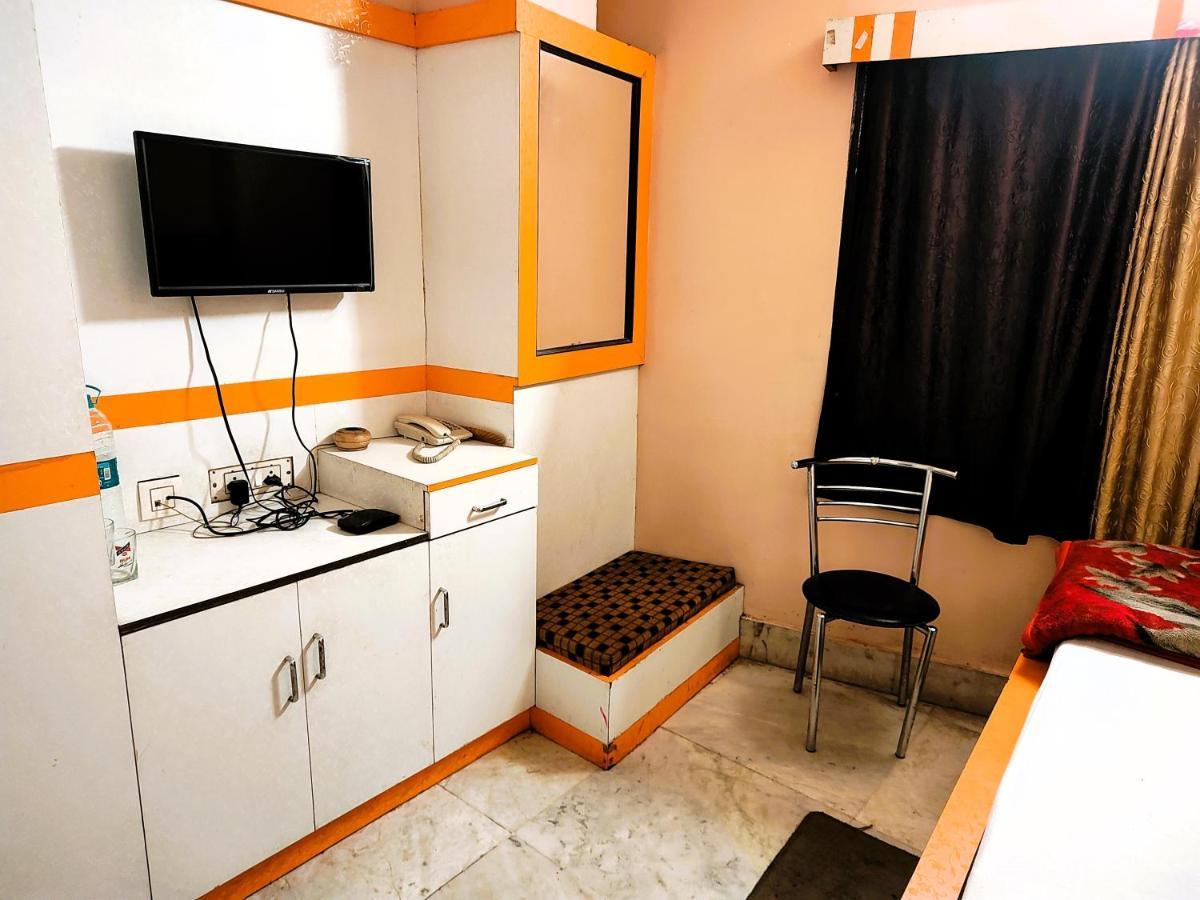 Staymaker Tirupati Guest House Kolkata Exterior photo