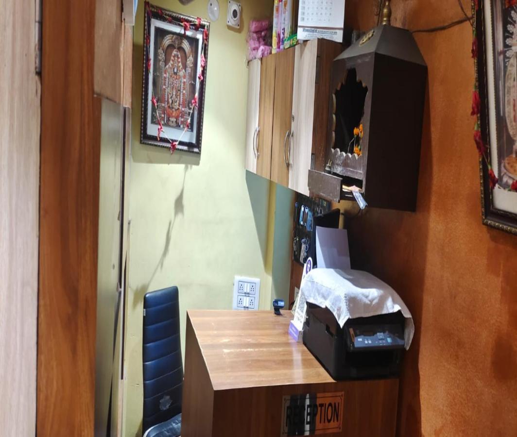 Staymaker Tirupati Guest House Kolkata Exterior photo
