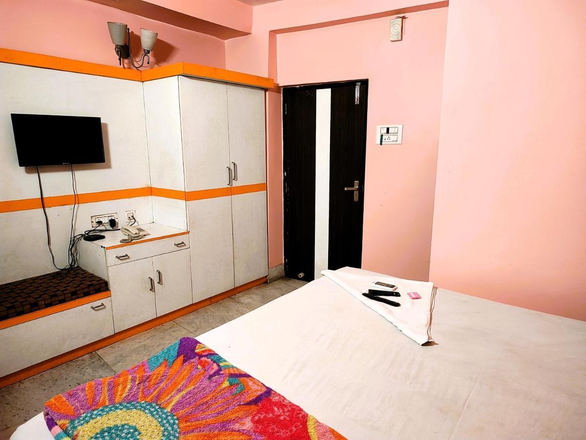 Staymaker Tirupati Guest House Kolkata Exterior photo