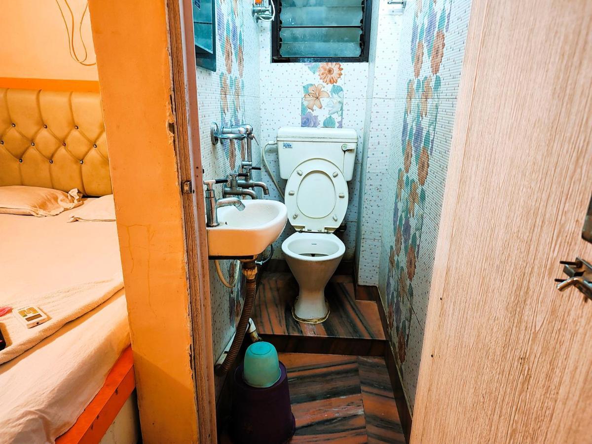 Staymaker Tirupati Guest House Kolkata Exterior photo