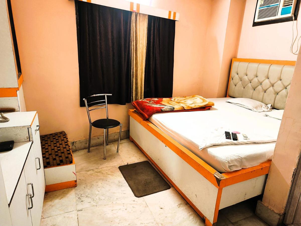 Staymaker Tirupati Guest House Kolkata Exterior photo